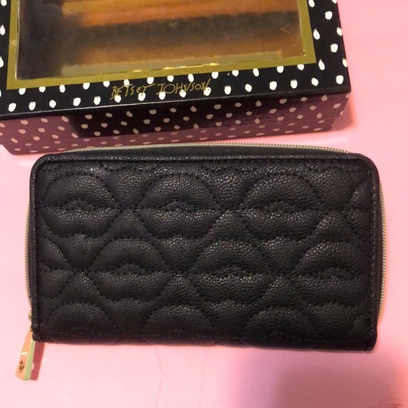 Betsey Johnson Handbag & Wallet Set - Picture 15 of 16